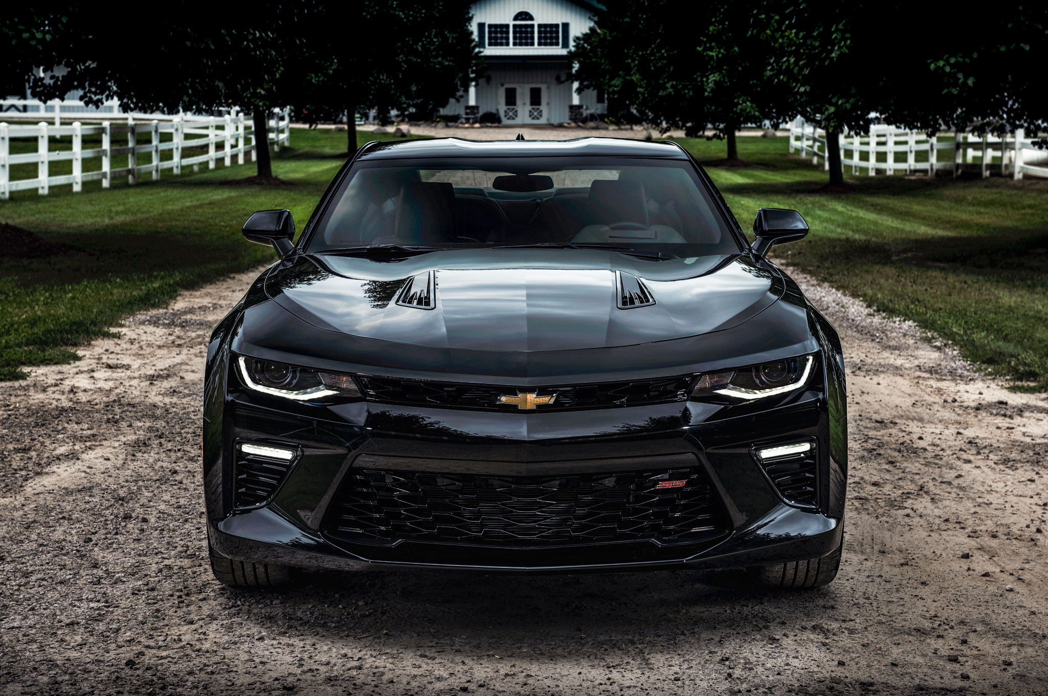 2016-Chevrolet-Camaro-SS-front-end-06.jpg