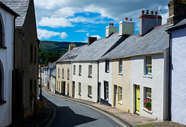 CRICKHOWELL%2Bhill.jpg