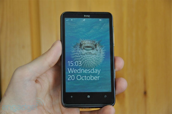 microsoft-wp7-lock-screen.jpg