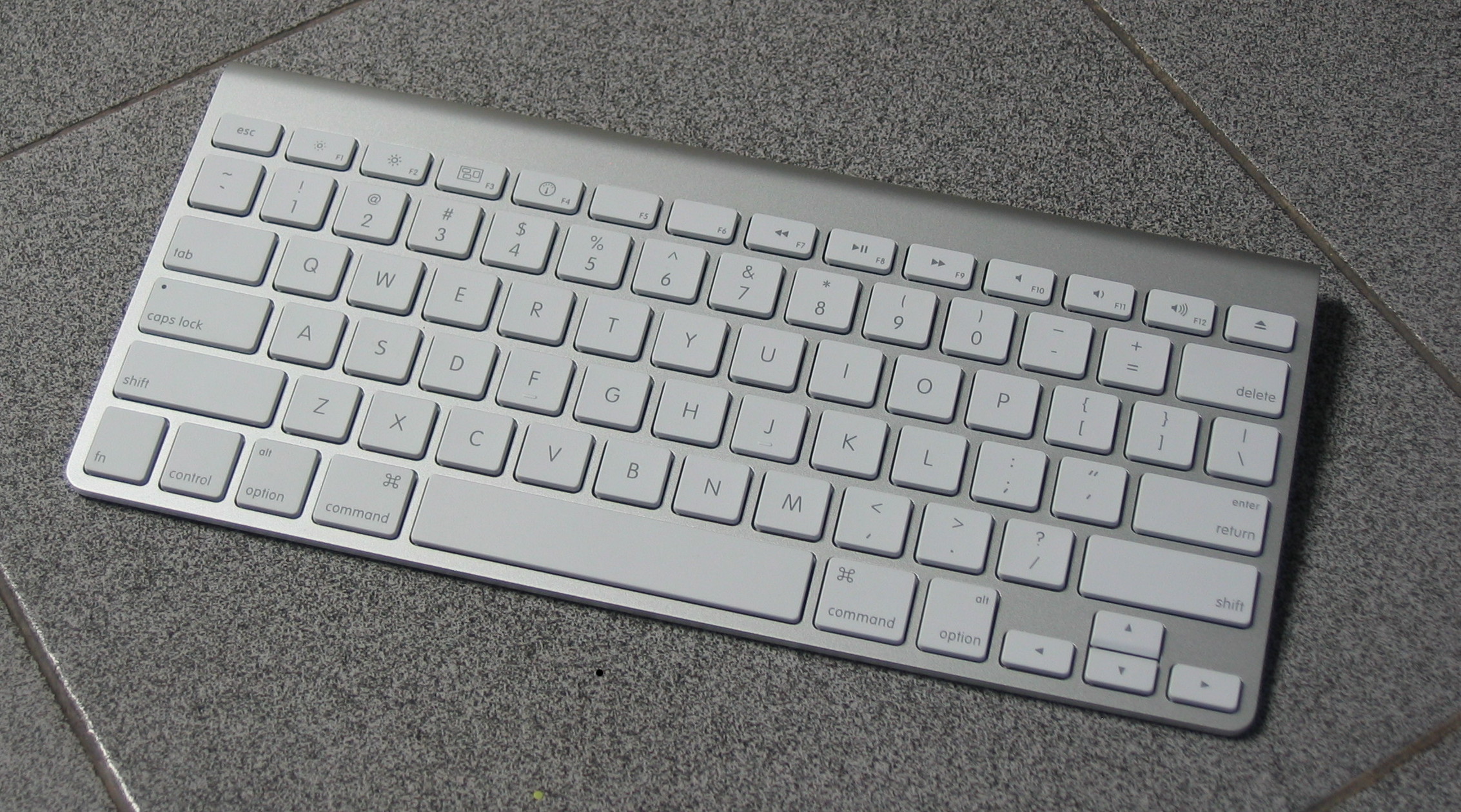 Apple-wireless-keyboard-aluminum-2007.jpg