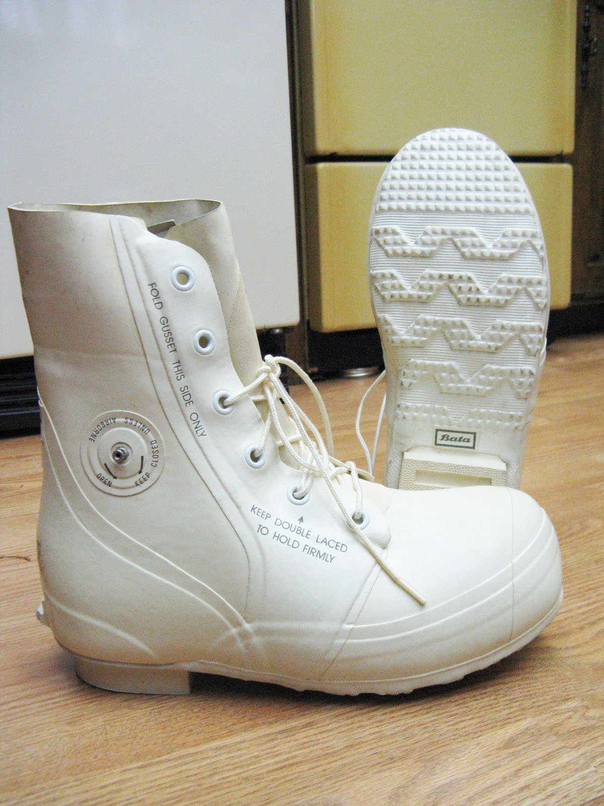 White_Bata_Bunny_Boots.jpg