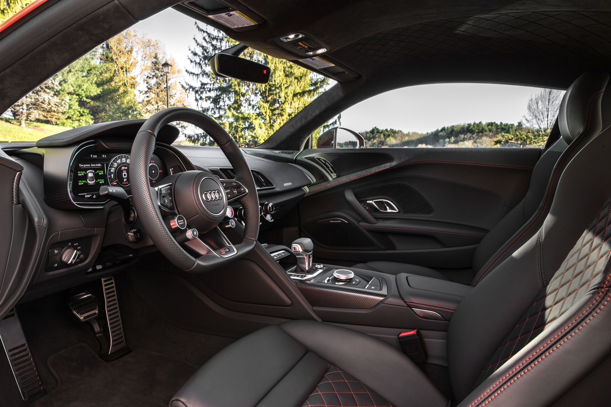 2017-Audi-R8-V10-Plus-interior.jpg