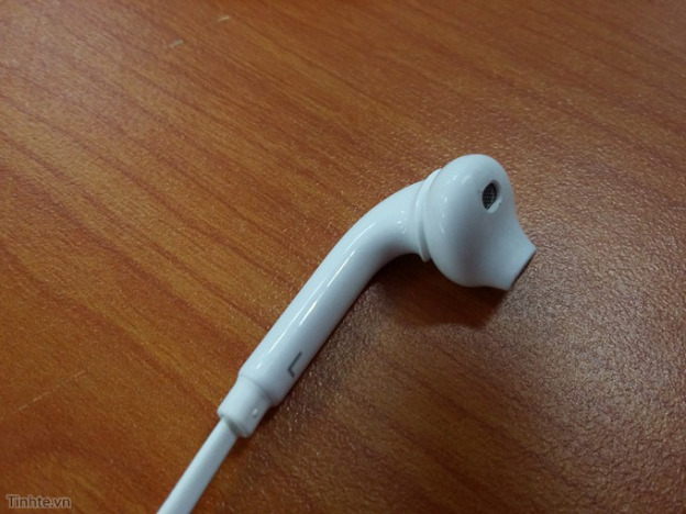 samsung-galaxy-s6-earbuds-2.jpg