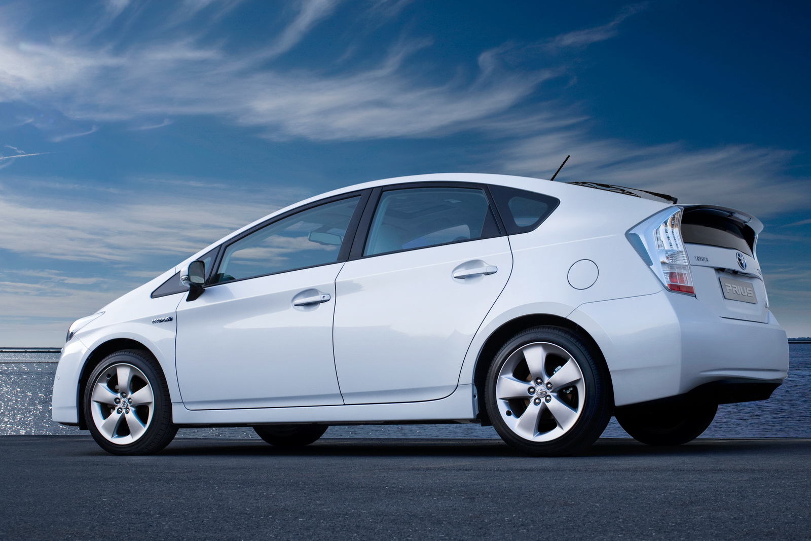 33907862011-Toyota-Prius-3.jpg