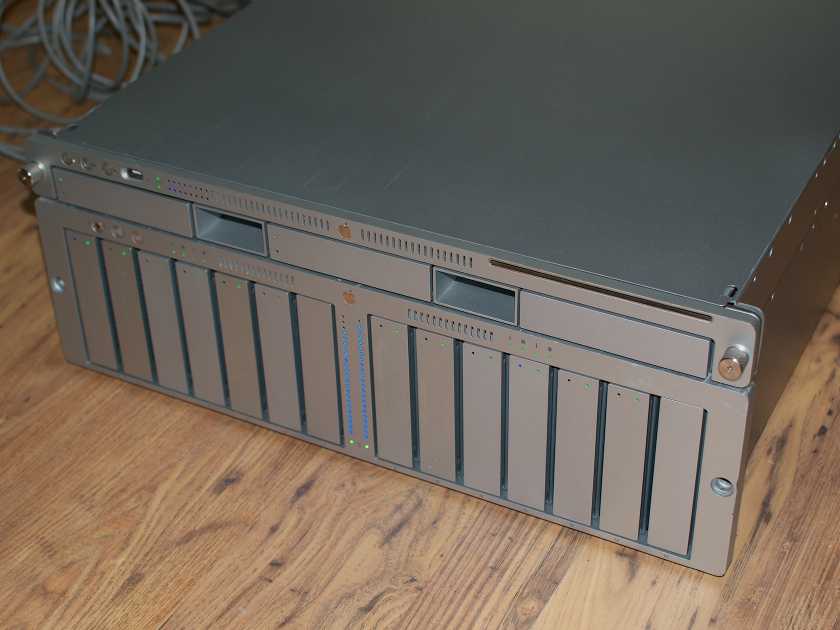 xserve_raid_01.jpg