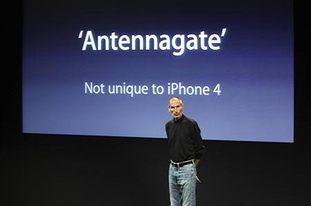 apple-jobs-iphone-4-antennagate.jpg