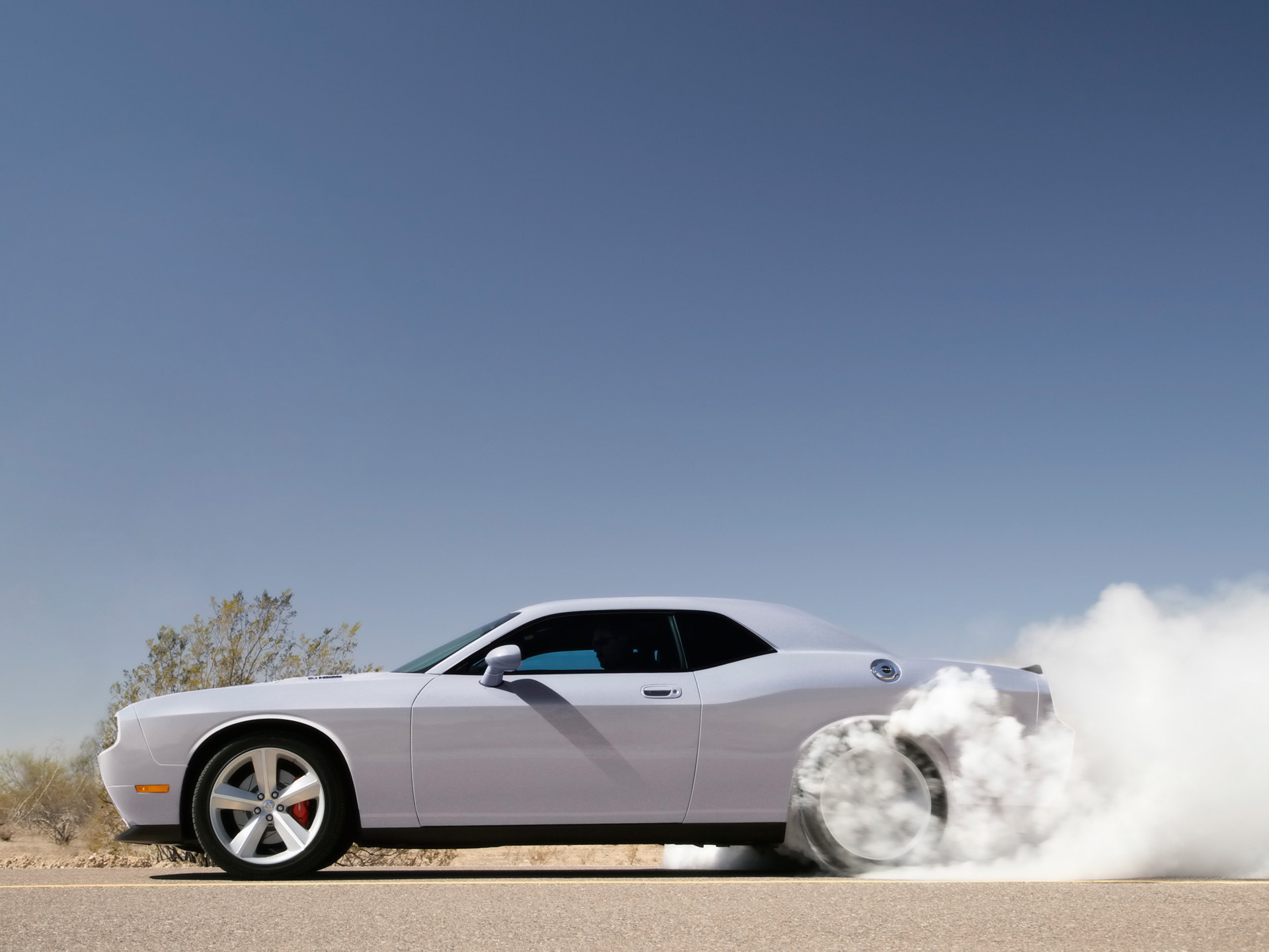 2009-Dodge-Challenger-SRT8-Side-Smoke-1920x1440.jpg