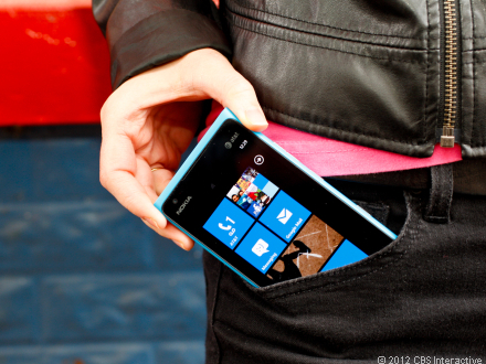 440x330-nokia-lumia-900-pocket.jpg