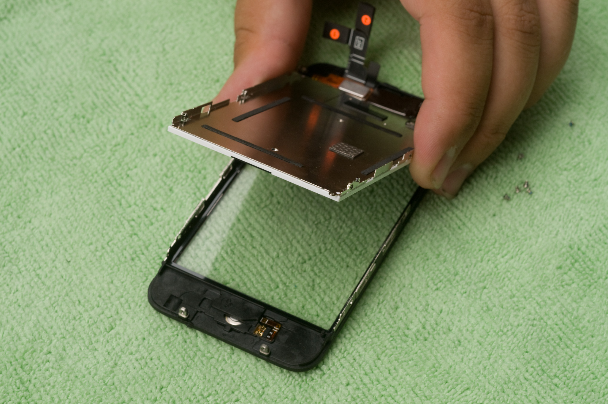 3g_iphone_repair_guide_lcd_assembly.JPG