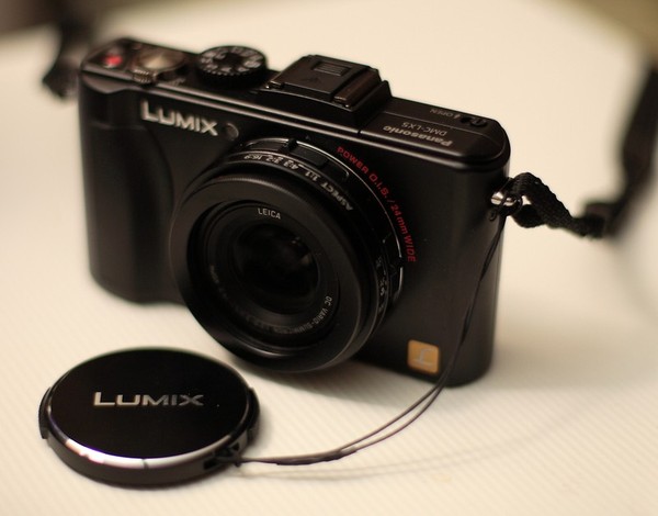 Lumix_LX5-front.JPG