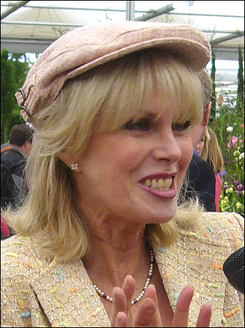 joanna_lumley_352_352x470.jpg