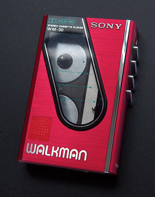 sony-wm-30-red-01.jpg