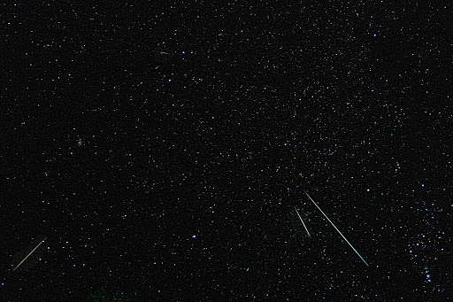 Dec%2014%202010%20Geminid%20meteor%20shower%2C%205%20streaks%20shown.jpg