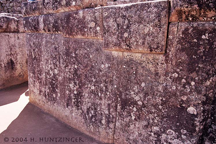 machu_picchu_stepped_stone(15_0904).jpg