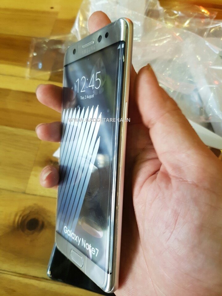 Note-7-UNBOXING-IMAGES-GA-3.jpg