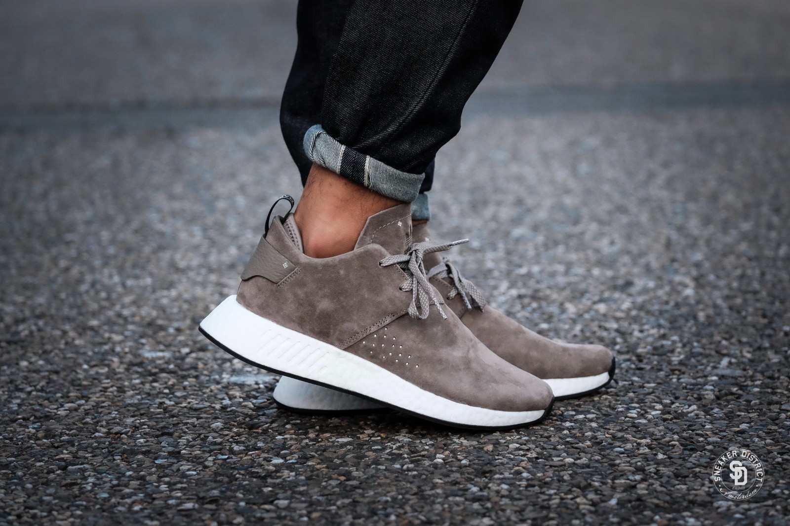 Adidas-NMD_C2_Simple_Brown-Core_Black-beweging-1600.jpg