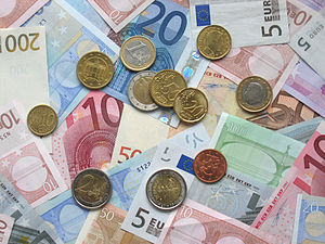 300px-Euro_coins_and_banknotes.jpg