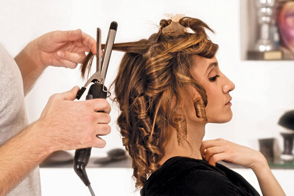 How-To-Curl-Your-Hair-With-A-Curling-Iron.jpg