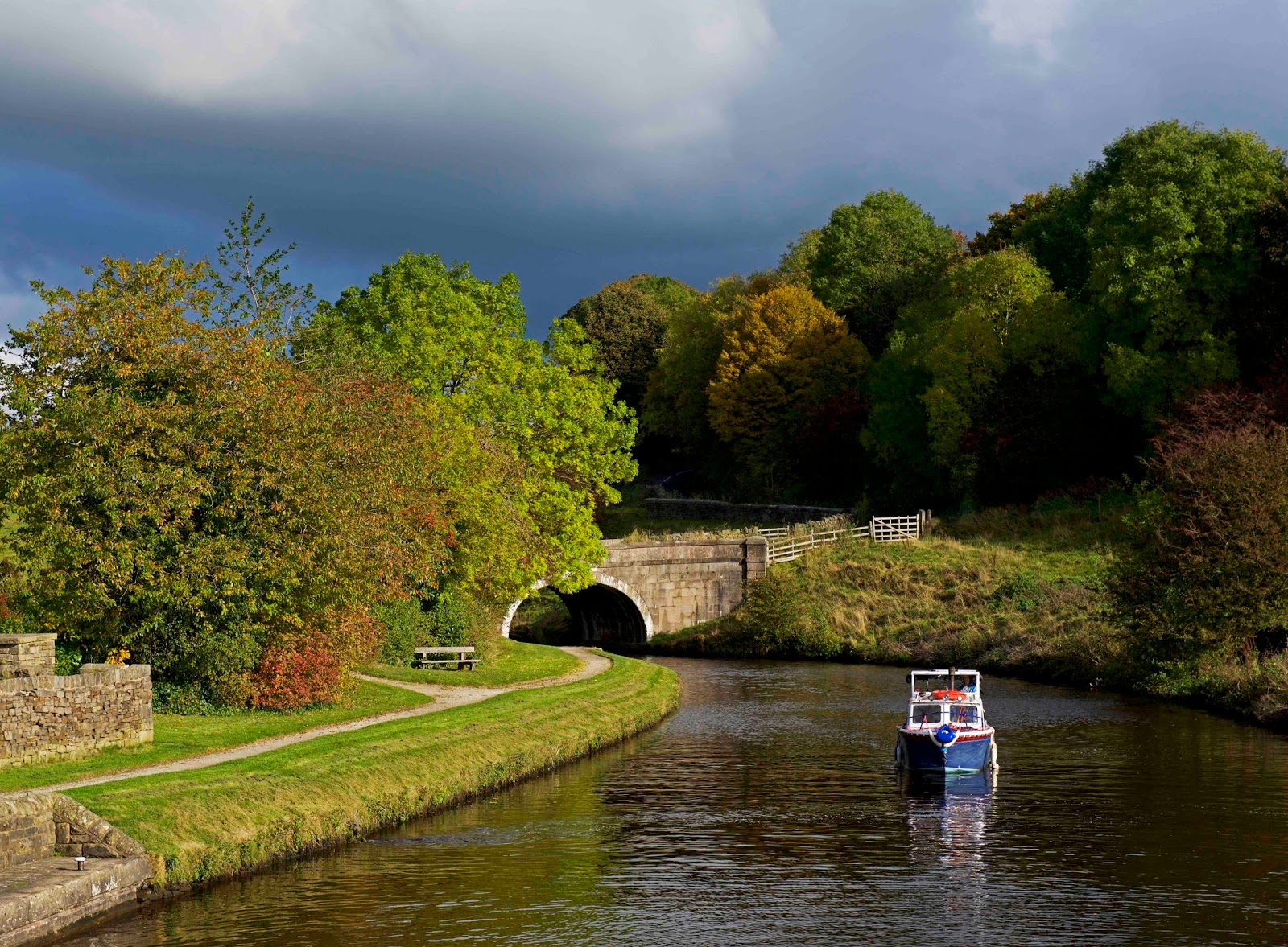 boat%2Bbarnoldswick.jpg