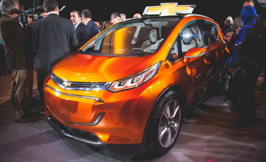 Chevrolet-Bolt-concept-101-876x535.jpg