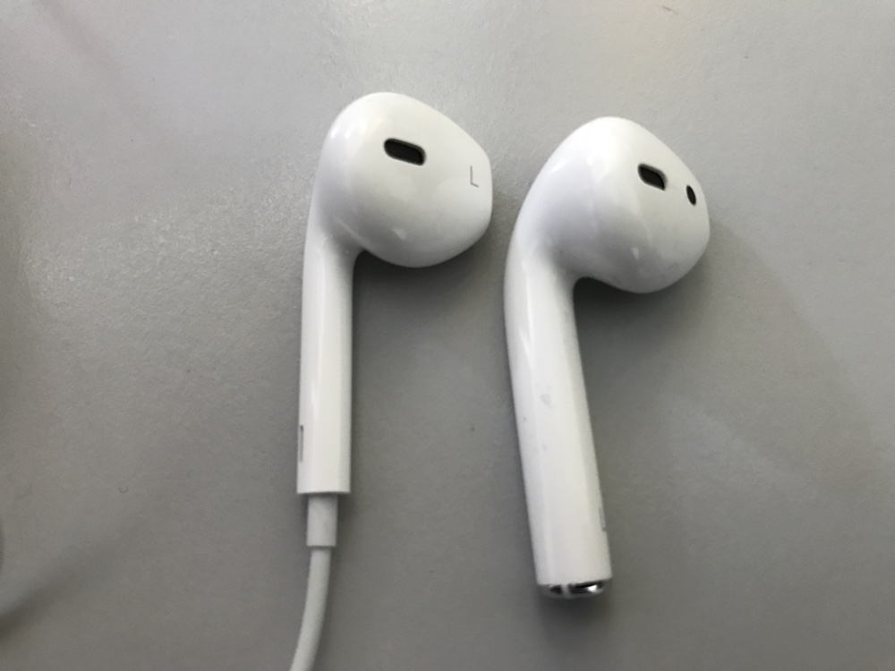 airpods-vs-earpods.jpg