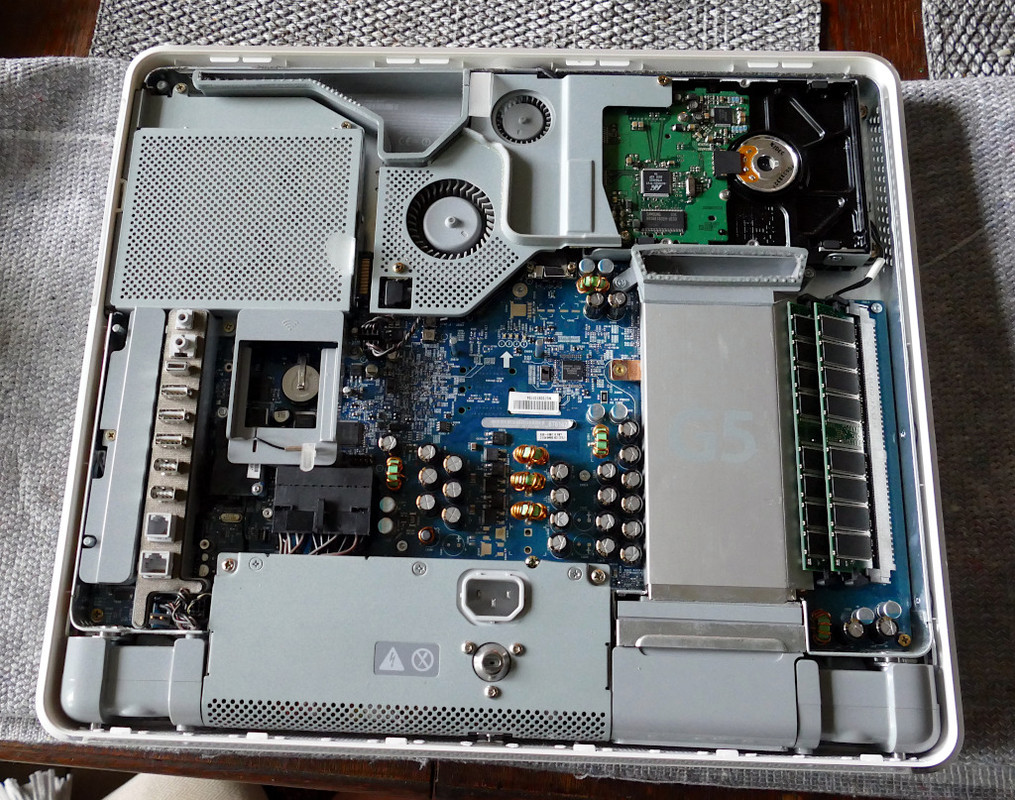 i-Mac-G5-open.jpg