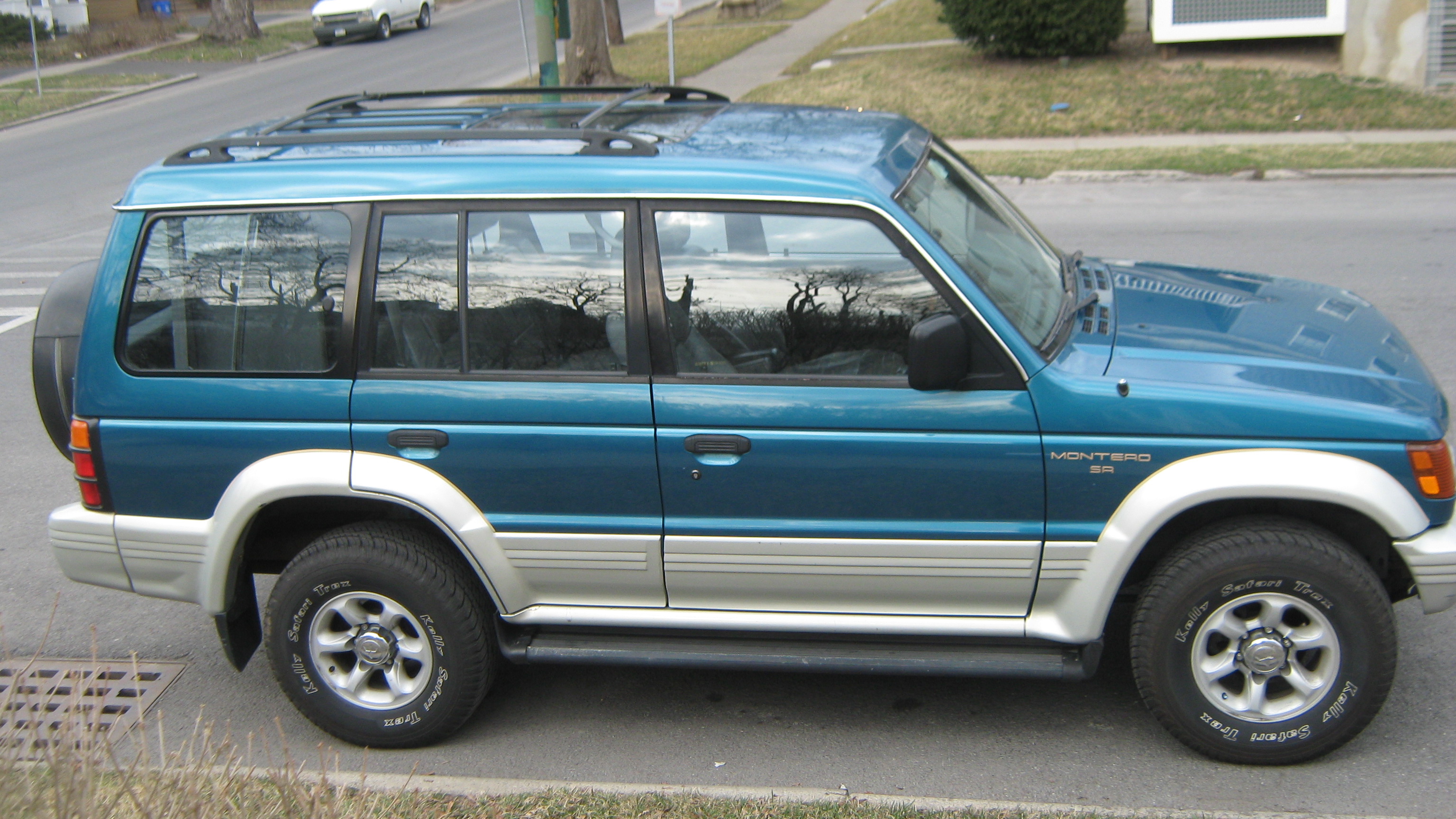 mitsubishi-montero-1995-1.jpg