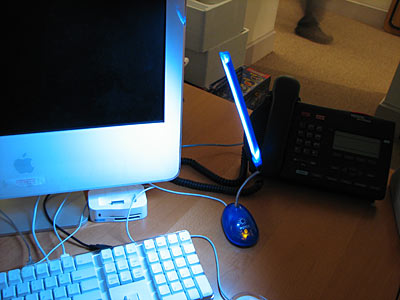 apex_usb_lamp_desk.jpg