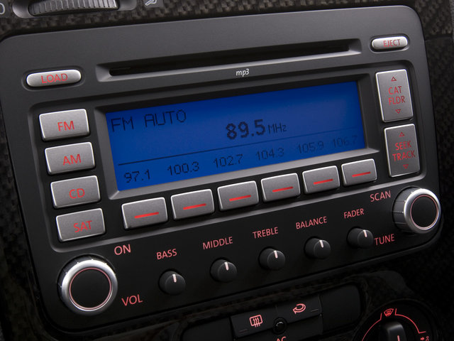 volkswagen_gti_20tcoupe_2008_dashboard_audiosystem_640x480.jpg