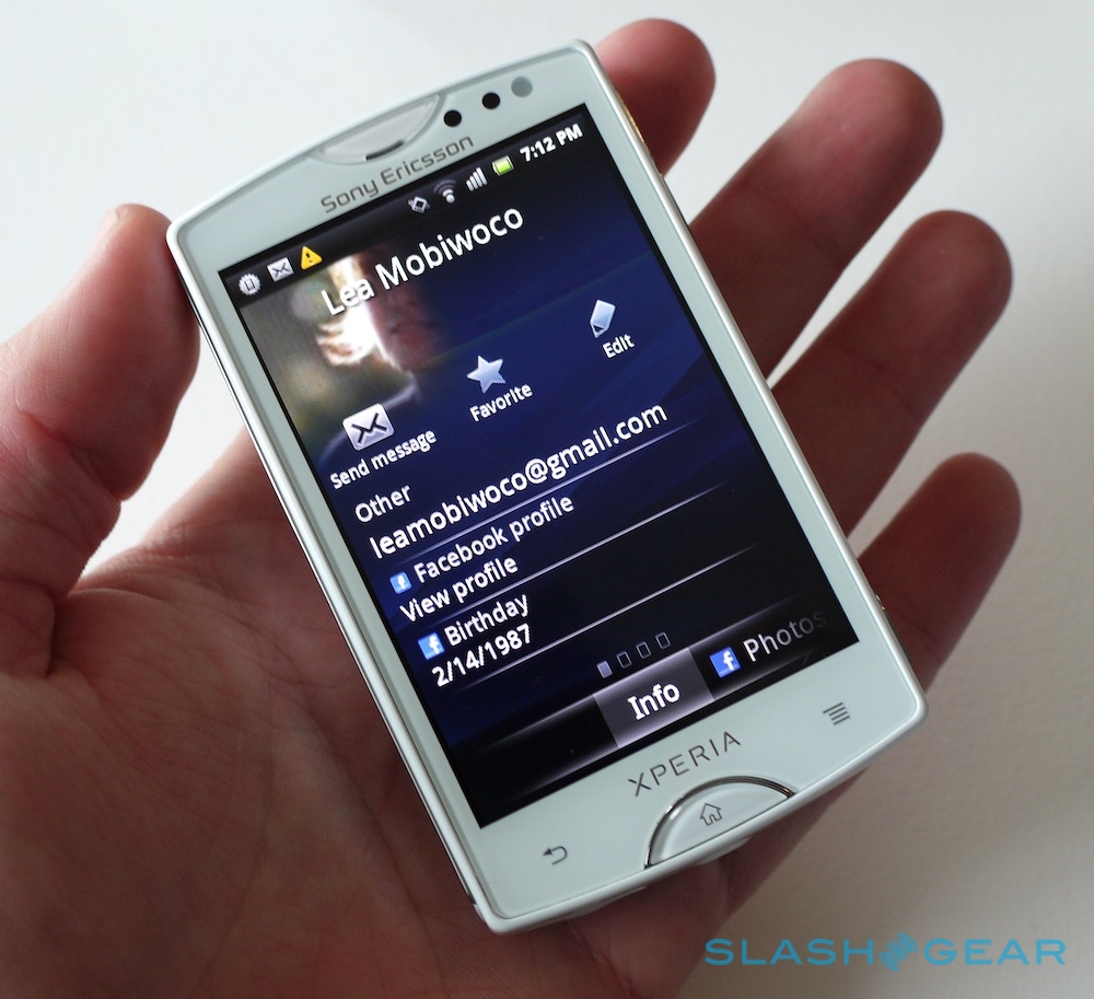 sony_ericsson_xperia_mini_facebook_hands-on_sg_13.jpg