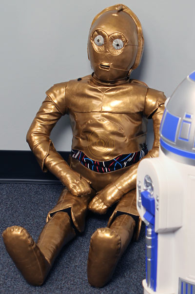e06c_c3po_backpack_r2.jpg
