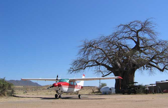 ruaha_airport_c(IMG_4856).jpg