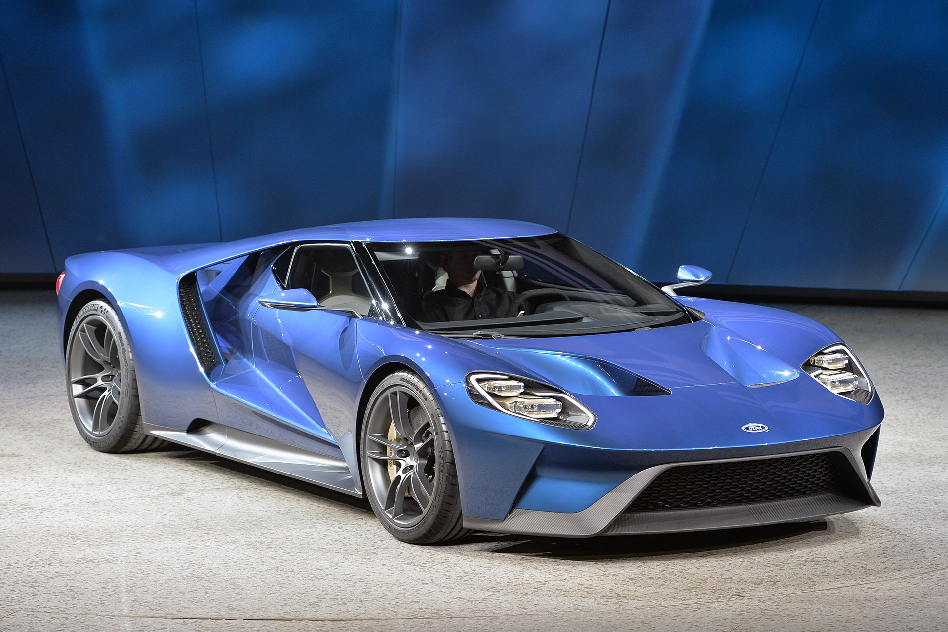 01-ford-gt-concept-detroit-1.jpg