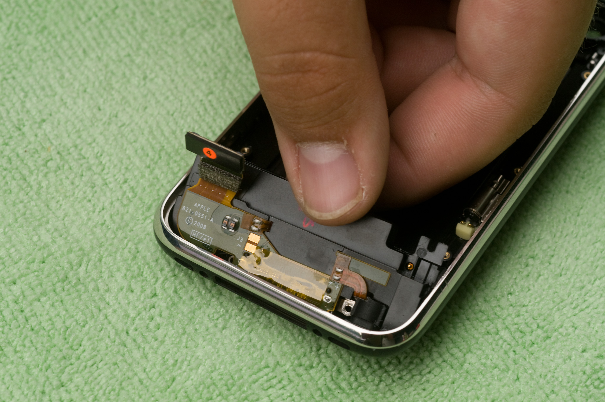 3g_iphone_repair_guide_speaker_assembly.JPG