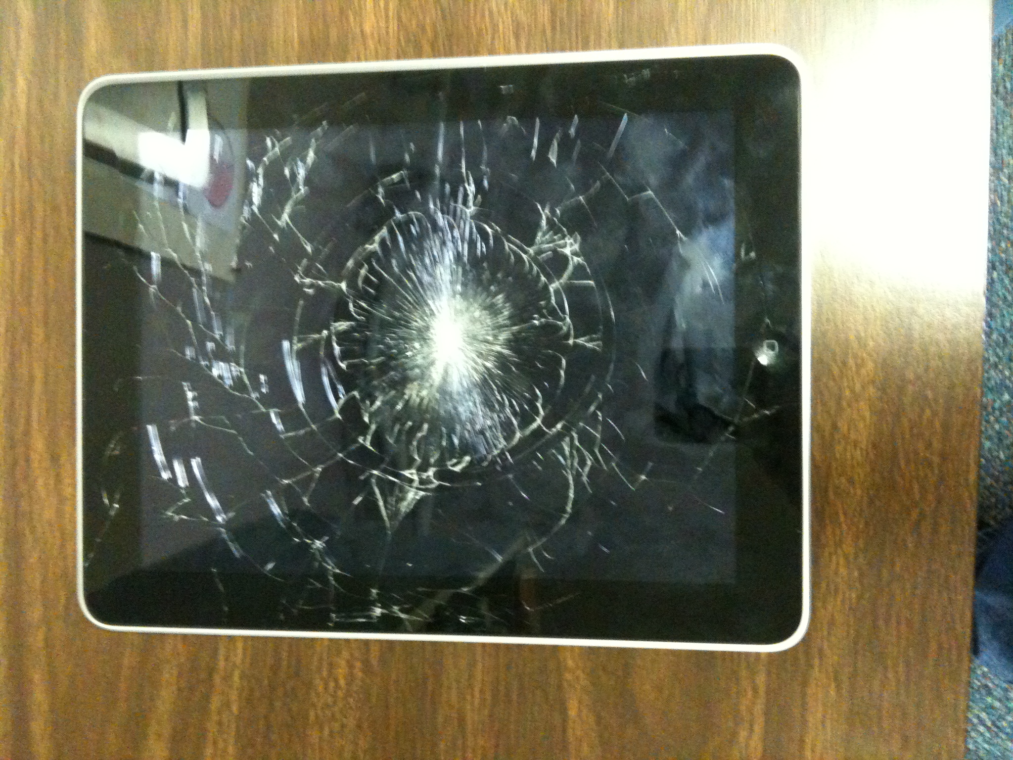 ipad_cracked.jpg