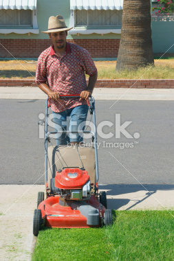 istockphoto_269154_man_mowing_lawn.jpg