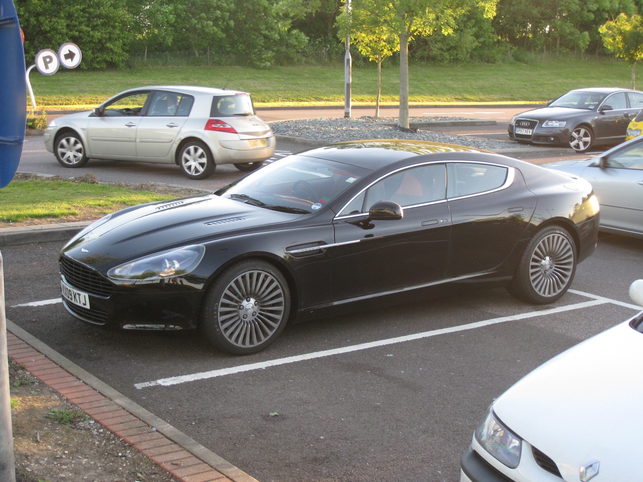 aston_martin_rapide_reader_spy.jpg