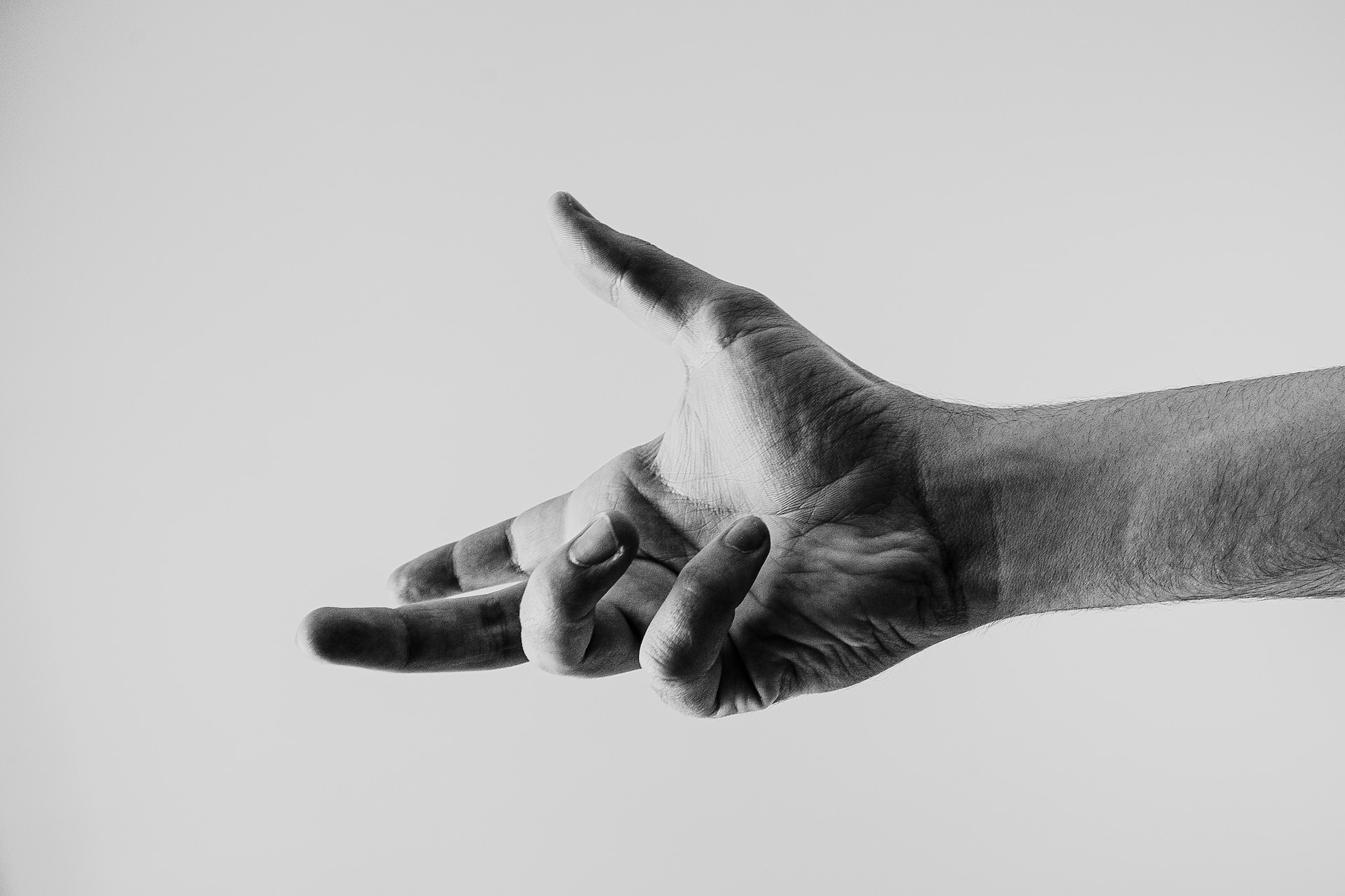 handandwristinstitute.com