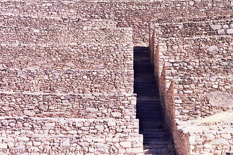 ollantaytambo_stairs(16_0797).jpg