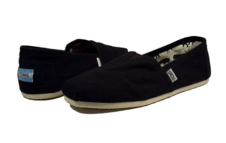 black-canvas-toms_082208.jpg