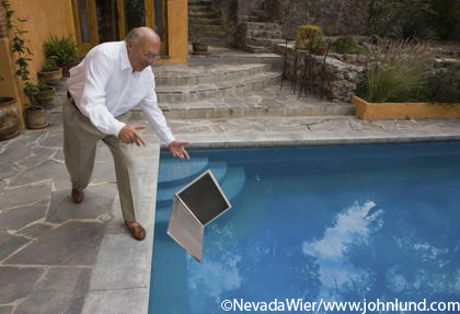 Man-Dropping-Laptop-Pool-10000900014%5B1%5D.jpg