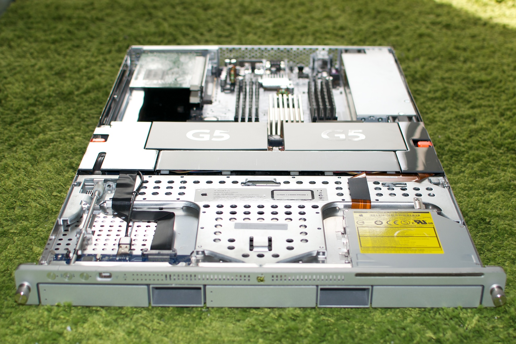 xserve_g5_01.jpg