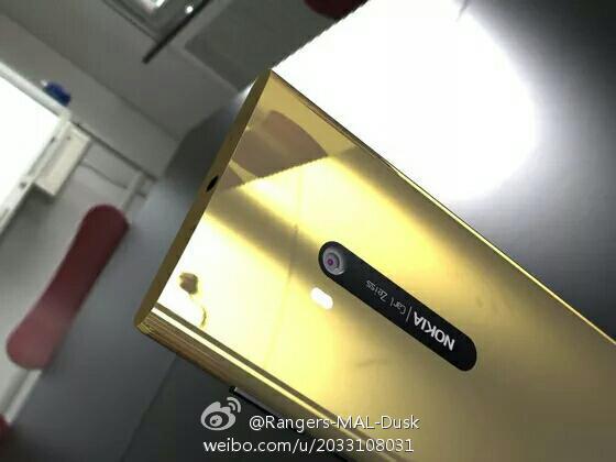 nokia-lumia-920-gold-01.jpg