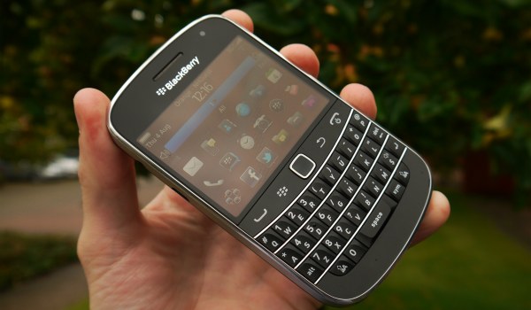 BlackBerry-9900-outside-4.jpg