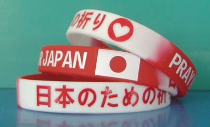 prayforjapanwristbands.jpg