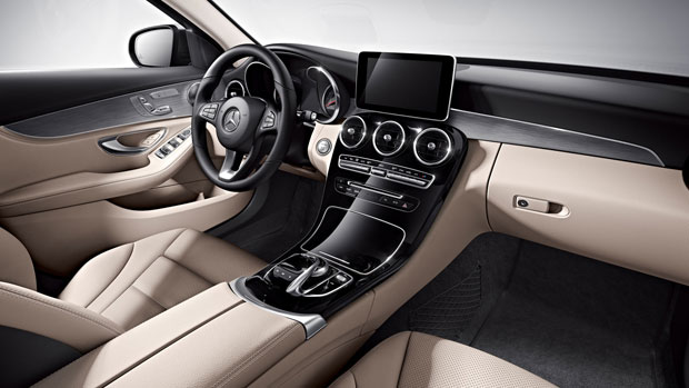 2015-C-CLASS-SEDAN-014-MCFO.jpg