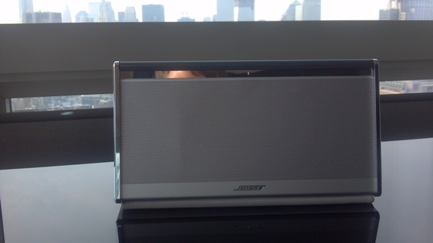 270209-bose-soundlink-front.jpg