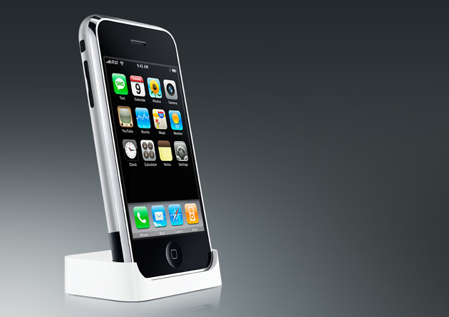 iphone-2007-in-dock.jpg
