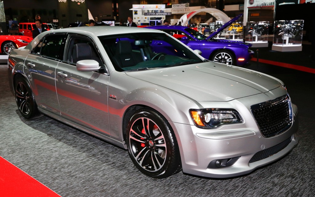 2013-chrysler-300-srt8-core-02.jpg