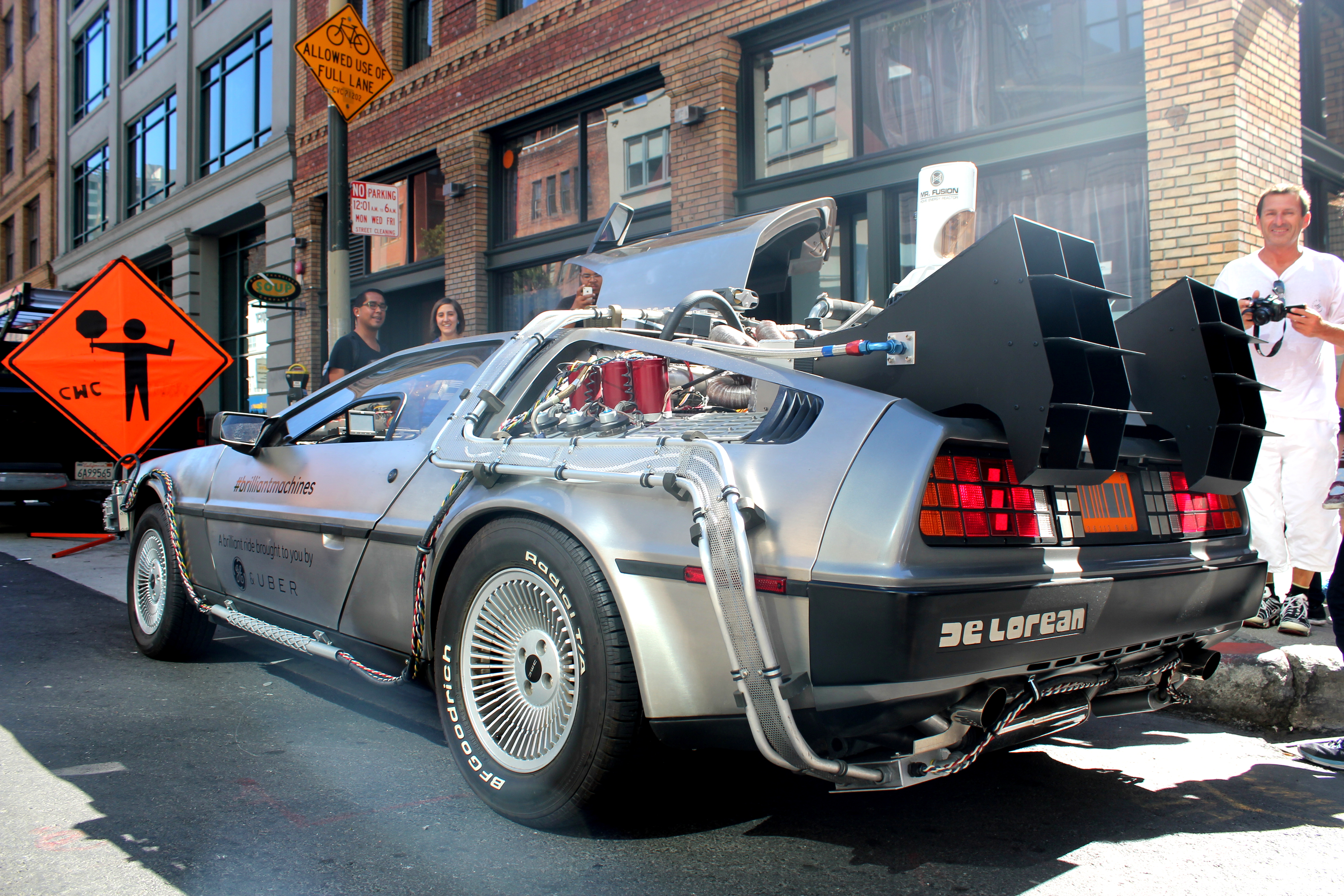 Delorean_DMC-12_Time_Machine_in_San_Francisco.JPG